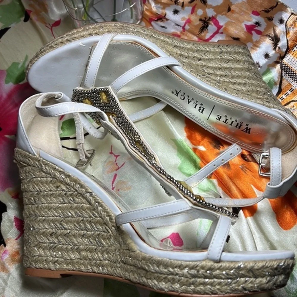 White House|BlackMarket white leather espadrille open toe blinged sandal 7.5‎